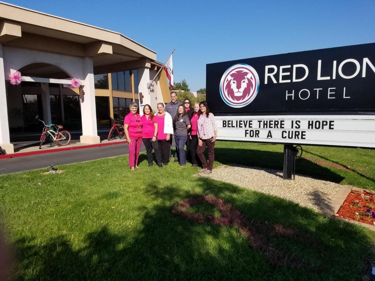 Red Lion Hotel Redding Exteriör bild